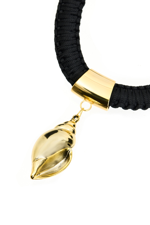 COLAR BLACK SEASHELL V26